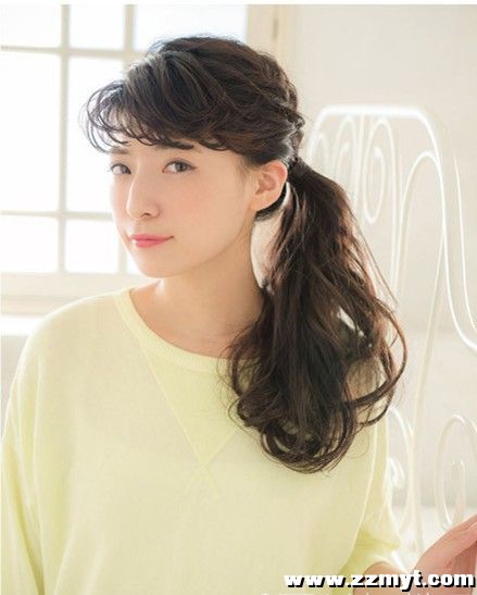 甜美俏皮侧边马尾扎发教学